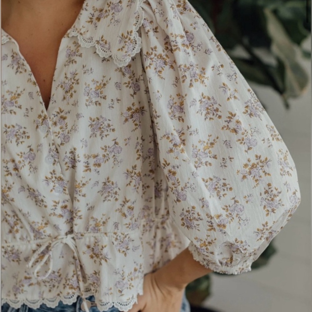 Chic Floral Lace-Trim Blouse